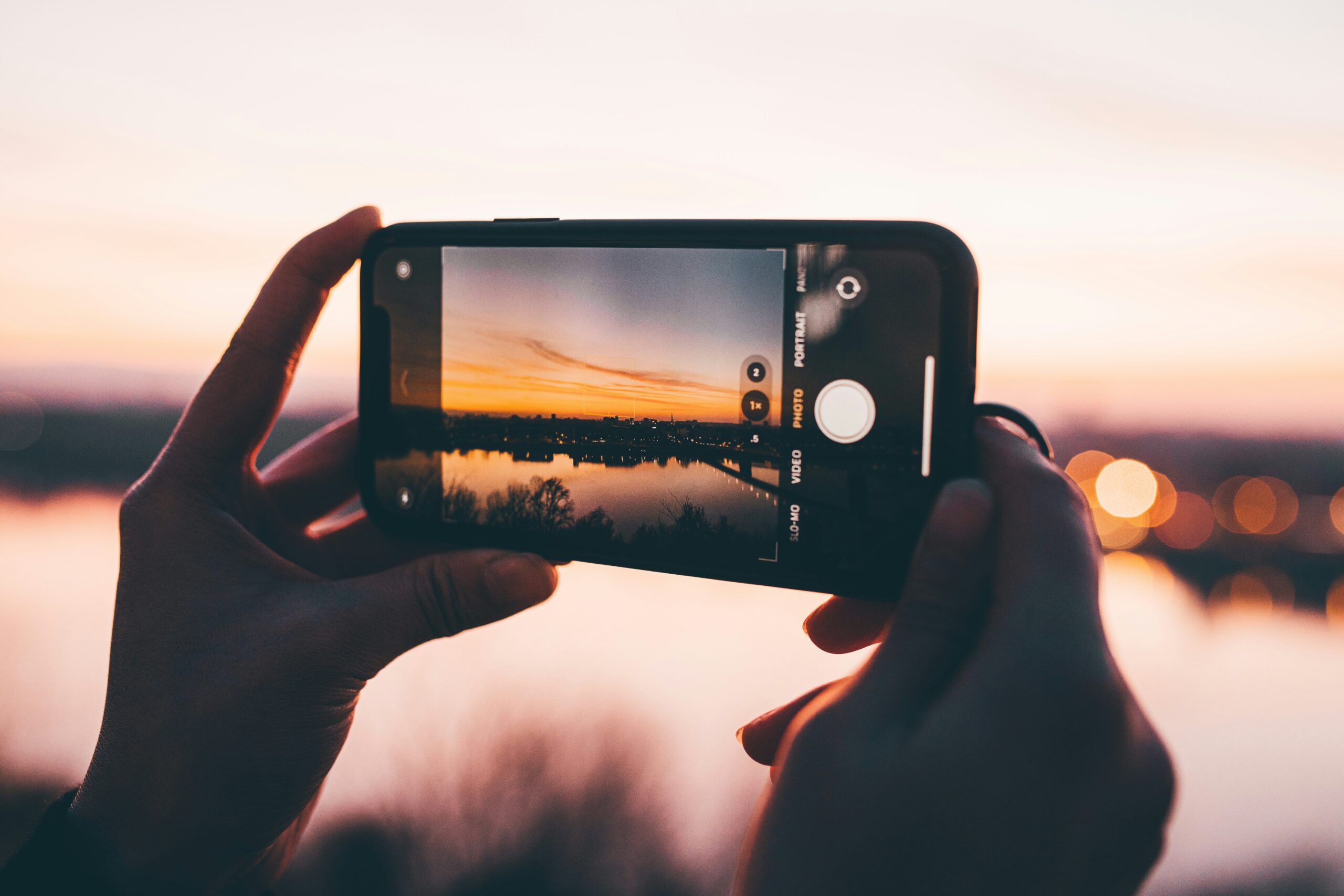 28 Screenshot Habit Statistics That Reveal Why Your Camera Roll Is Your Most Underused Asset