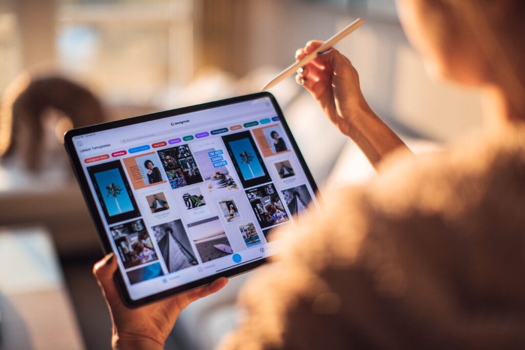 AI App Organizing Photos