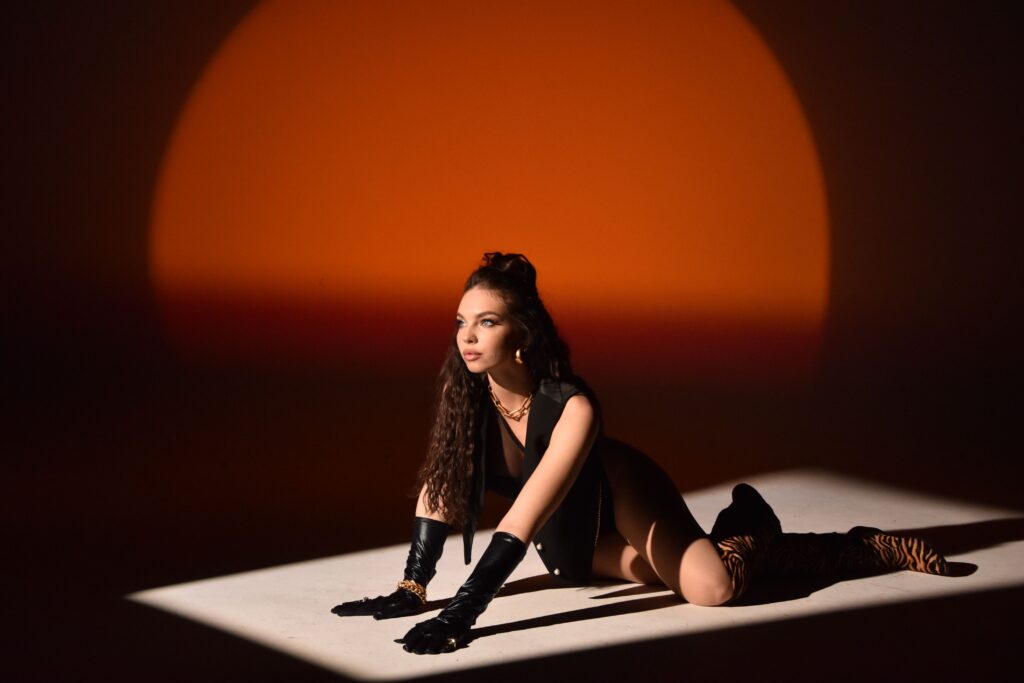 Ariana Grande's Style with AI